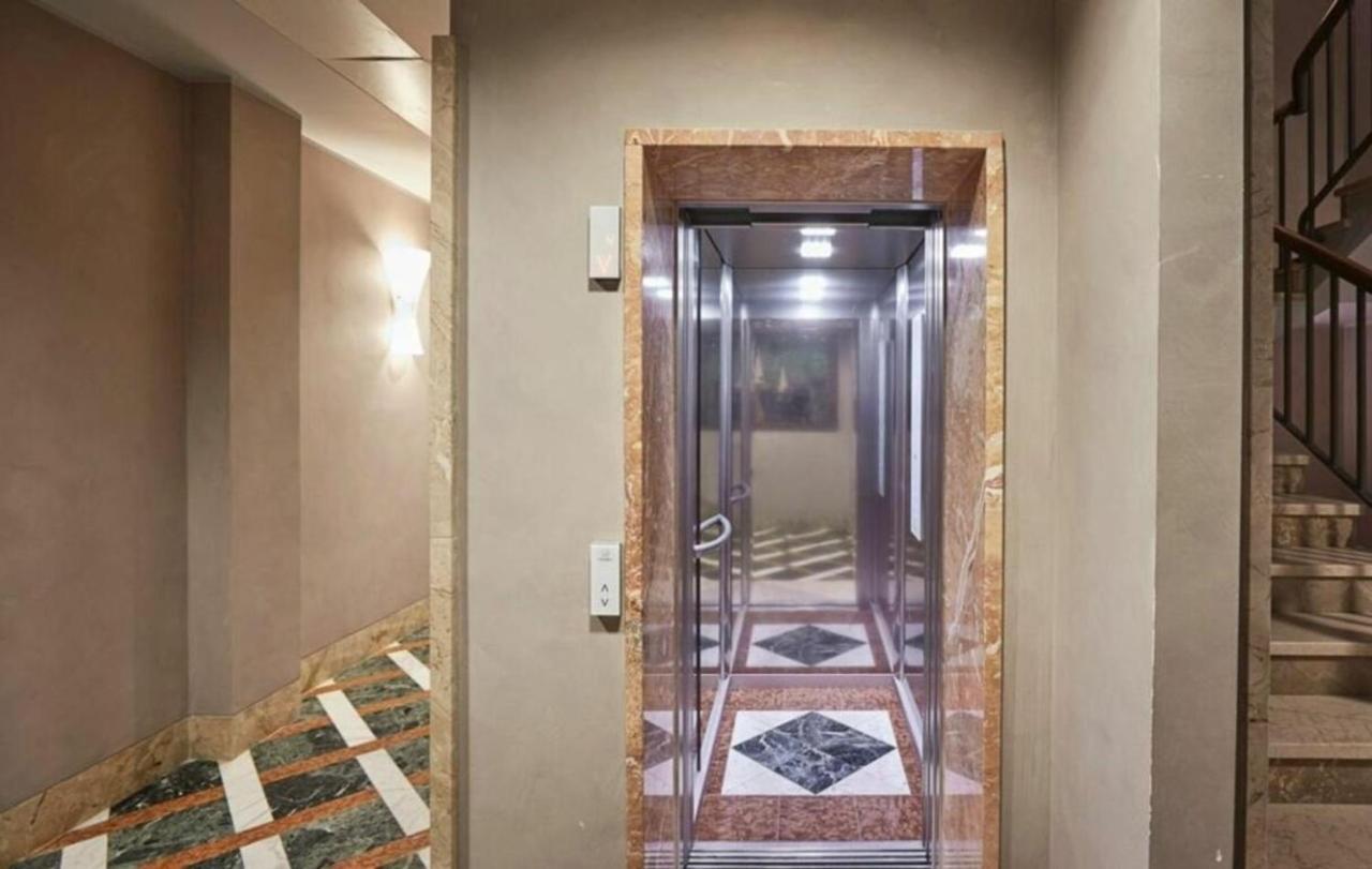 Palazzo Beltrade By Halldis Milán Exterior foto